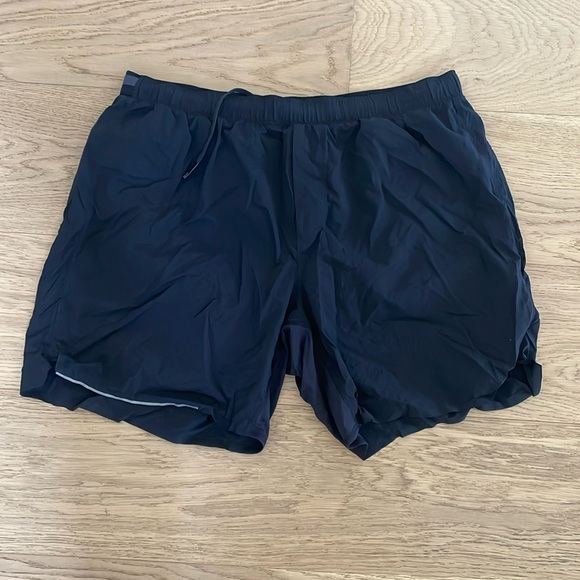 Lululemon Men’s Shorts - Picture 1 of 2
